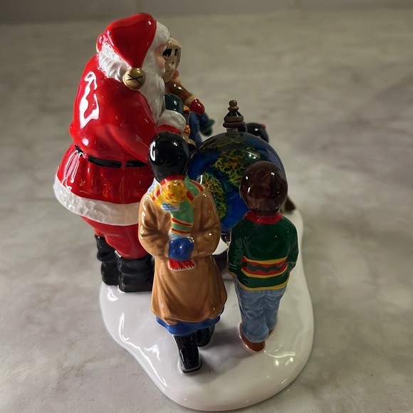 Dept 56 Santa Comes to Town 2000 Original Snow Village #56-55015 - Picture 5 of 11